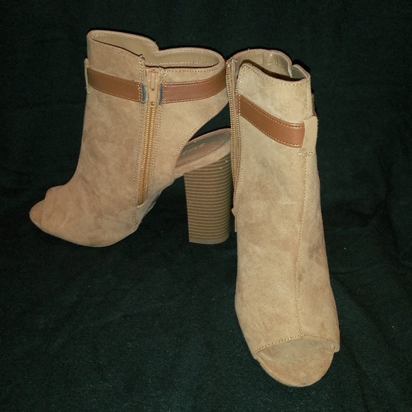 BAMBOO Shoes - Bamboo Stash 26s Block Heels with Brown Buckle